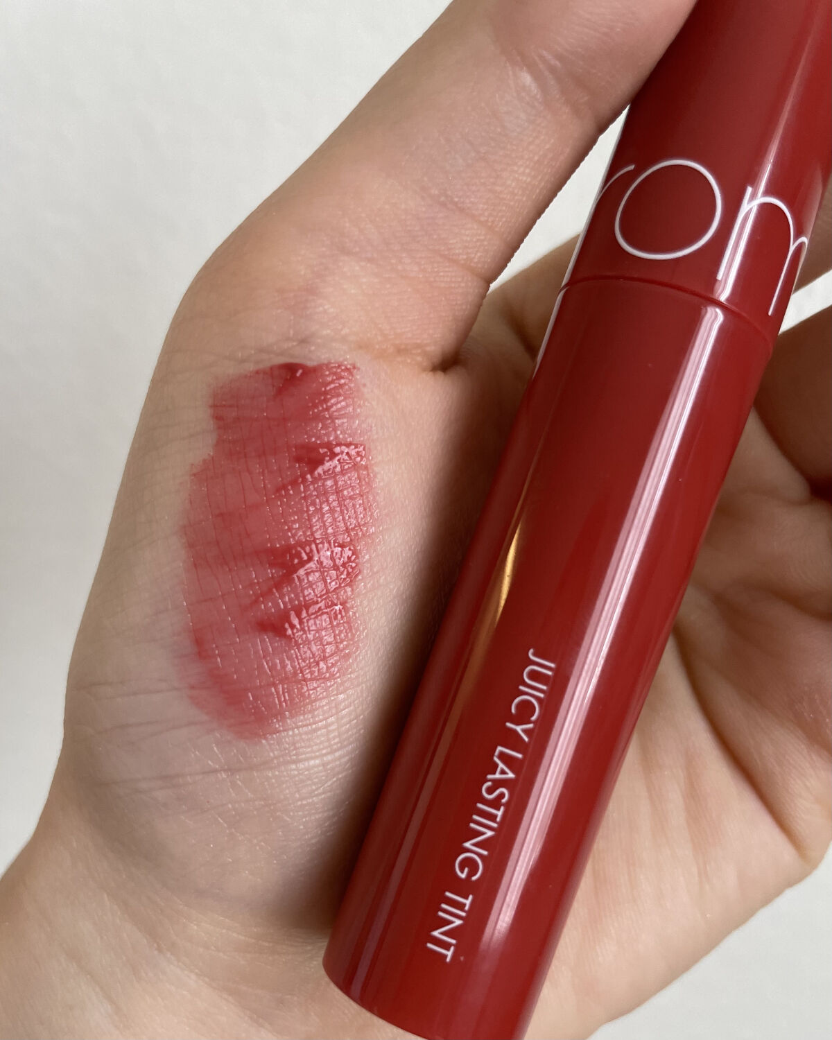 ジューシーラスティングティント/rom&nd/リップティントを使ったクチコミ（2枚目）