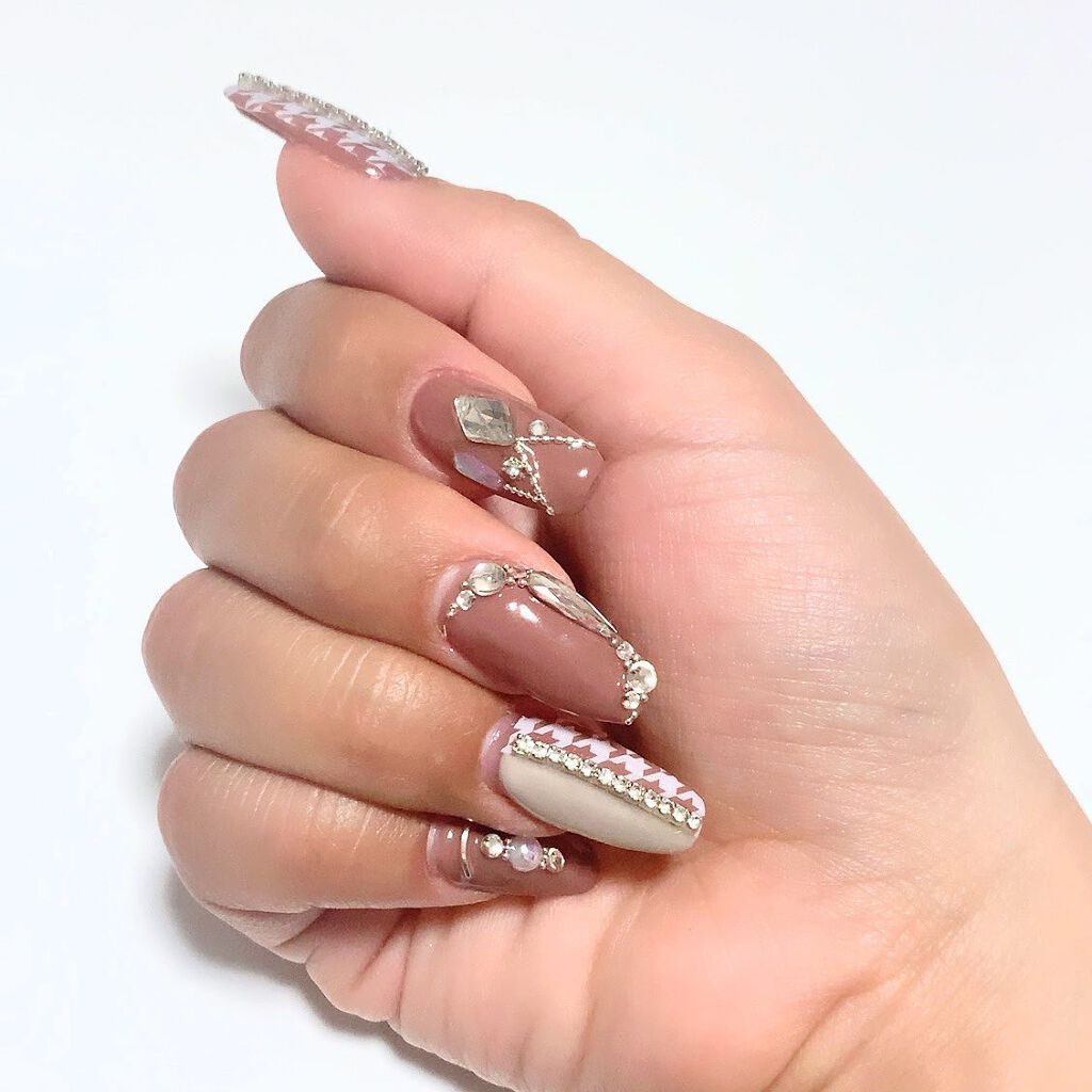 mikan on LIPS 「💅今週のネイル💅今回は千鳥格子ネイルに!手書きはとてもじゃな..」(2枚目)