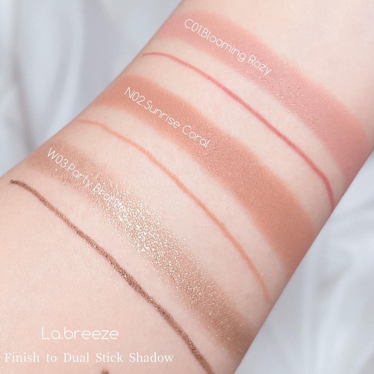 フィニッシーデュアルスティックシャドウ/La.breeze/スティックアイシャドウを使ったクチコミ（2枚目）