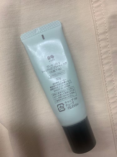 🟢🫤ん〜、まあまあかな🟩🧚

Visée　トーンアップ プライマー ケア

【使い方】
下地として使ってました！

【経緯】
・数年前の、ゆうこすちゃんの動画でおすすめしてたので買ってみました！
・赤みをカバーできるグリーンの下地を探してみました！

【特徴】
・色:グリーン
・カバー力:あんまりない(ほぼない)、かなり薄づき
・のび:よく伸びる
・コスパ:○ あんまりなくならないのでコスパはいい方かも
・SPF25 PA++

【個人的マイナス点】
・かなり薄づきなので、期待していたほどカバー力はなかった


【リピあり？なし？】
・リピなし
特に大きなマイナスはないけど、もう一度買う理由は見つからなかった😅

【おすすめ度】
★★☆☆☆

【感想】
・グリーン色ではあるけど、カバー力はそんなにないから下地効果は期待できない💦
・日焼け止め効果はあるから、ノーメイクの日に日焼け止め代わりとして使うのはいいかも！✨
・可もなく不可もなくって感じ！

#Visée
#トーンアップ プライマー ケア
#下地
#安いコスメ 
#日焼け止め 
#グリーン下地 
#赤みカバーの画像 その1