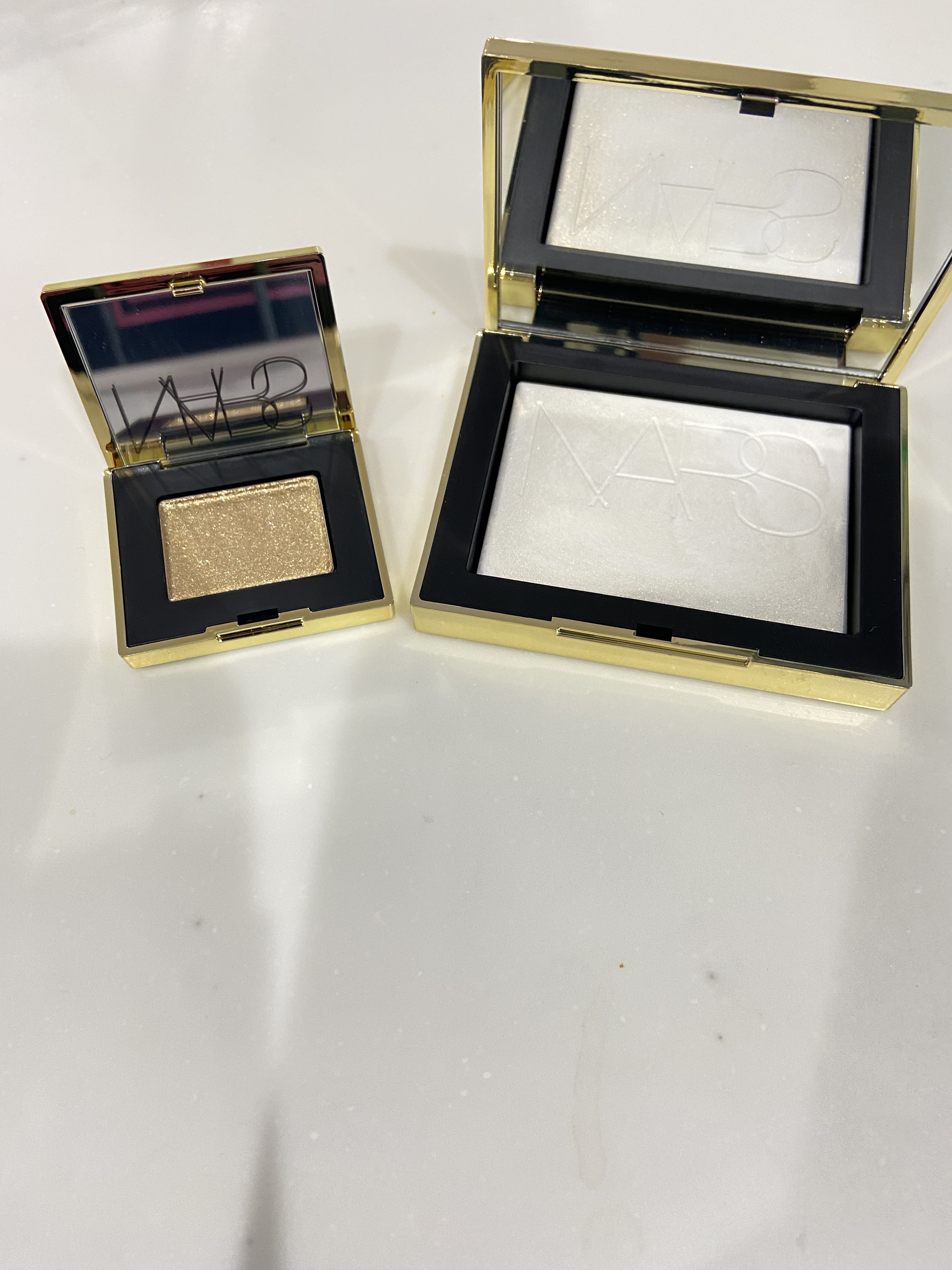 アフターパーティ ライトリフレクティングセッティングパウダー プレスト/NARS/プレストパウダーを使ったクチコミ（2枚目）