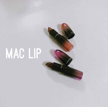 MACのリップ

上は coffeecigs
下はla femme

甘めの匂いがします！！
マットではなくて少し潤いがあるリップです！

自分的には上のリップがお気に入りです！


是非使ってみてくだ