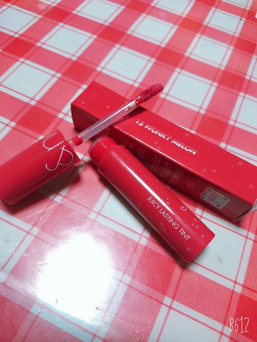 ジューシーラスティングティント/rom&nd/リップティントを使ったクチコミ（2枚目）