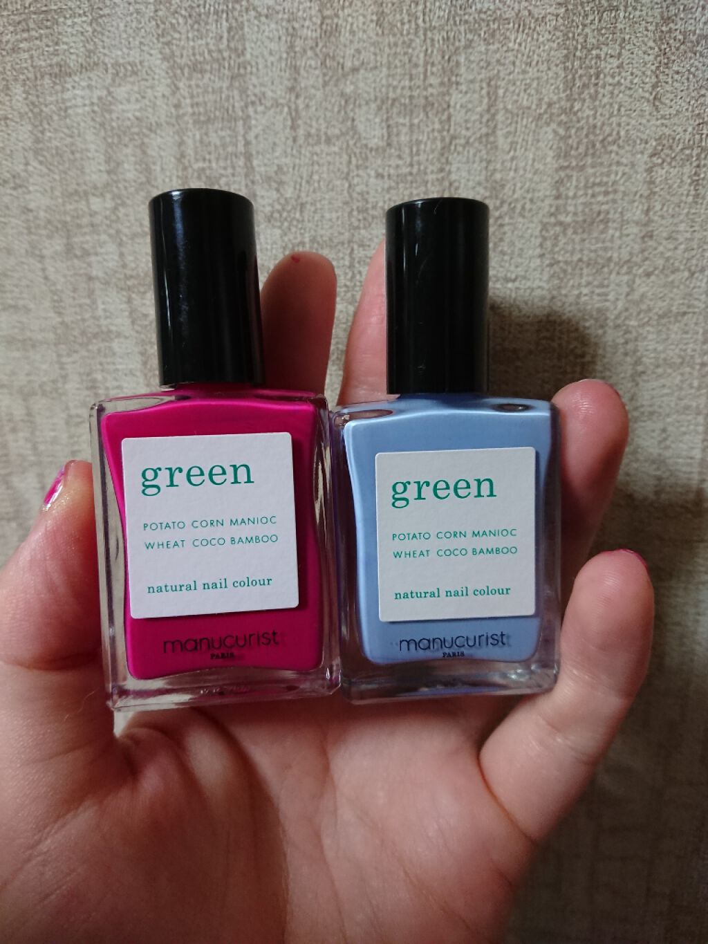 誕生日プレゼントでもらいました
マニキュリストのグリーンナチュラルネイルカラー
金額見てびっくりしました(ﾟДﾟ;)

瓶が香水みたいでおしゃれ

色は
ローズピンクのフューシャ
水色？のような紫のようなリラ
です。

1度塗りでもパキッと