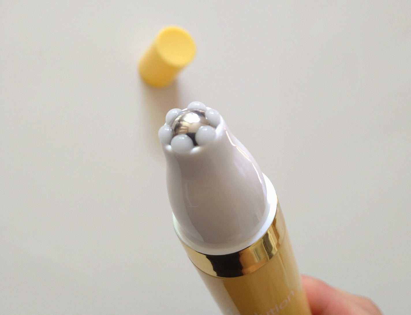 V9ビタミンアンプルロールオンアイクリームクリア/JMsolution/アイケア・アイクリームを使ったクチコミ(2枚目)