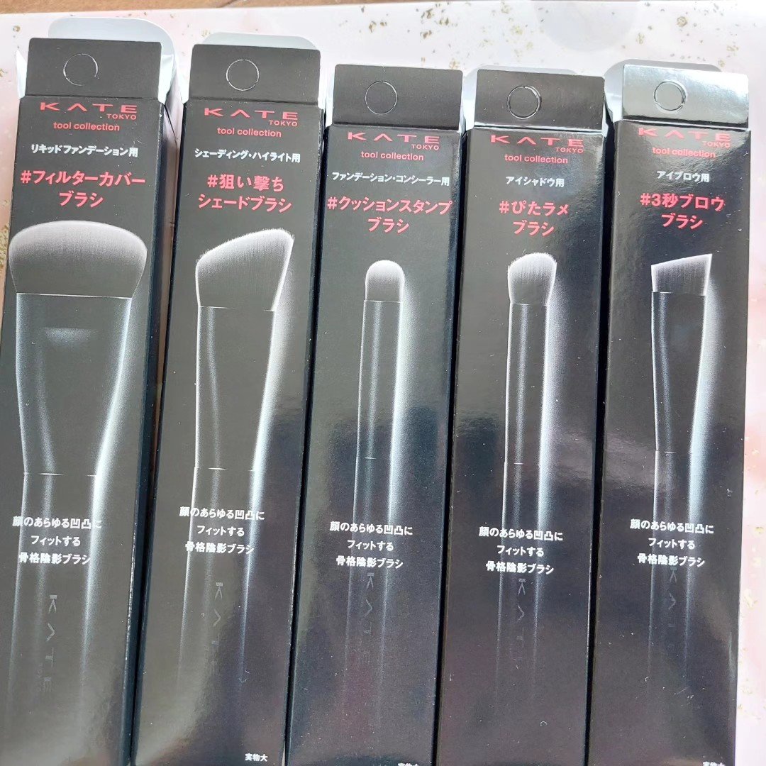 KATE マルチシェーディングブラシのクチコミ「#PR #ケイト

#狙い撃ちシェードブラシ

凹凸にフィットしながら、ピンポイントに影をいれ.....」（3枚目）