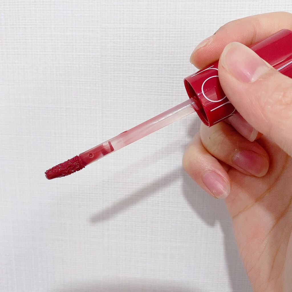 ジューシーラスティングティント/rom&nd/リップティントを使ったクチコミ（2枚目）