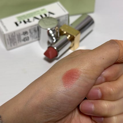 モノクローム ウェイトレス リップカラー(マット レザー)/PRADA BEAUTY/口紅を使ったクチコミ(3枚目)