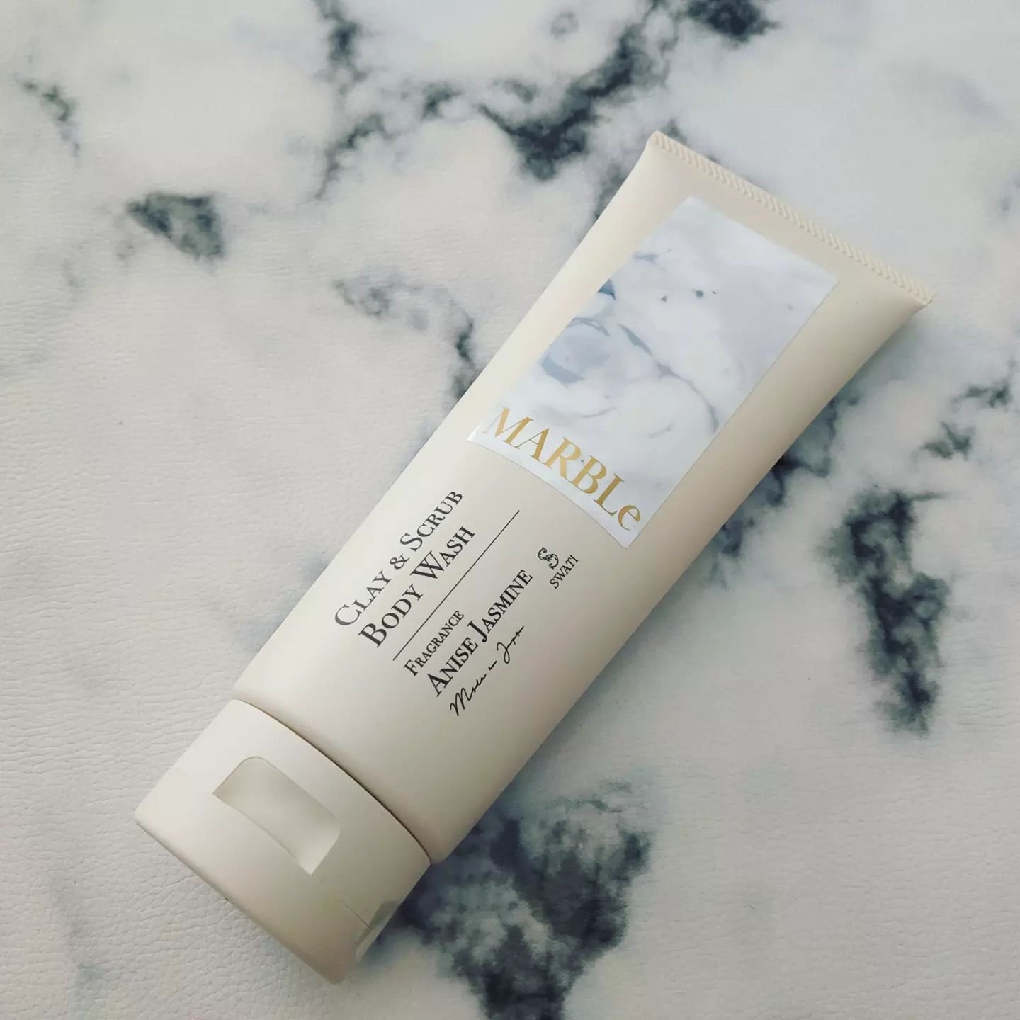 CLAY ＆ SCRUB BODY WASH/SWATi MARBLe/ボディスクラブを使ったクチコミ（1枚目）