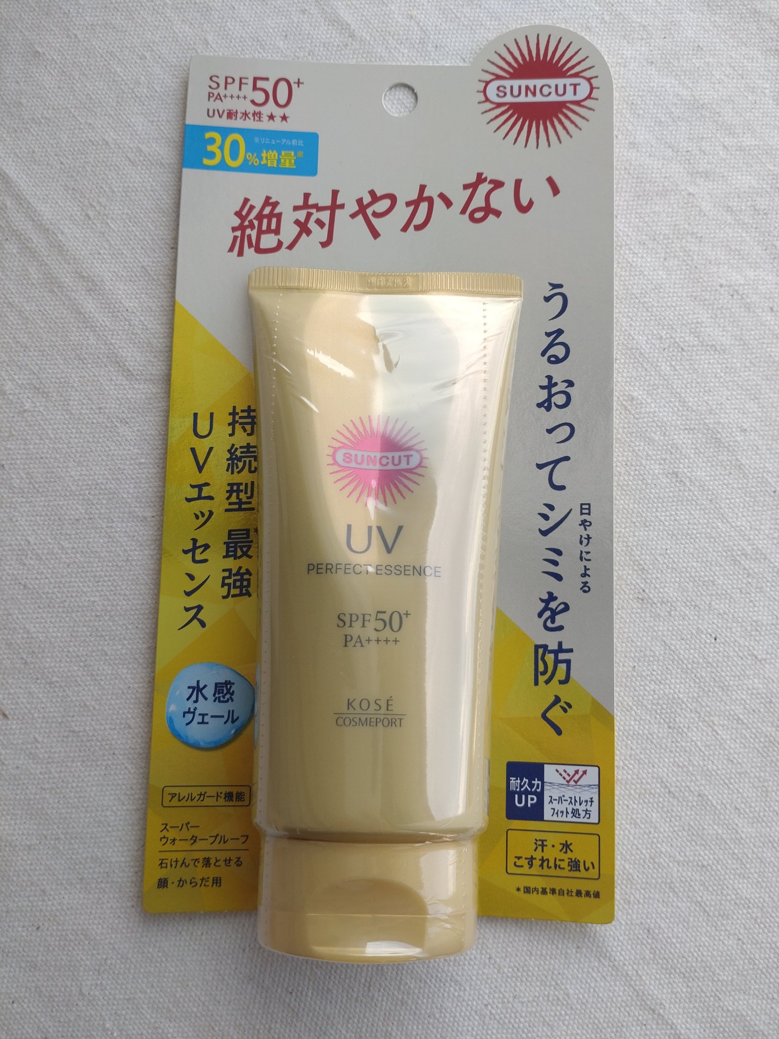 サンカットR パーフェクトUV エッセンス

────────────
☑️SPF50+、PA++++
☑️UV耐水性
☑️美容液成分in
☑️汗、水、こすれ、動きに強い


身体用に使っています。
使用感はなめらかで伸びのいいテクスチャー