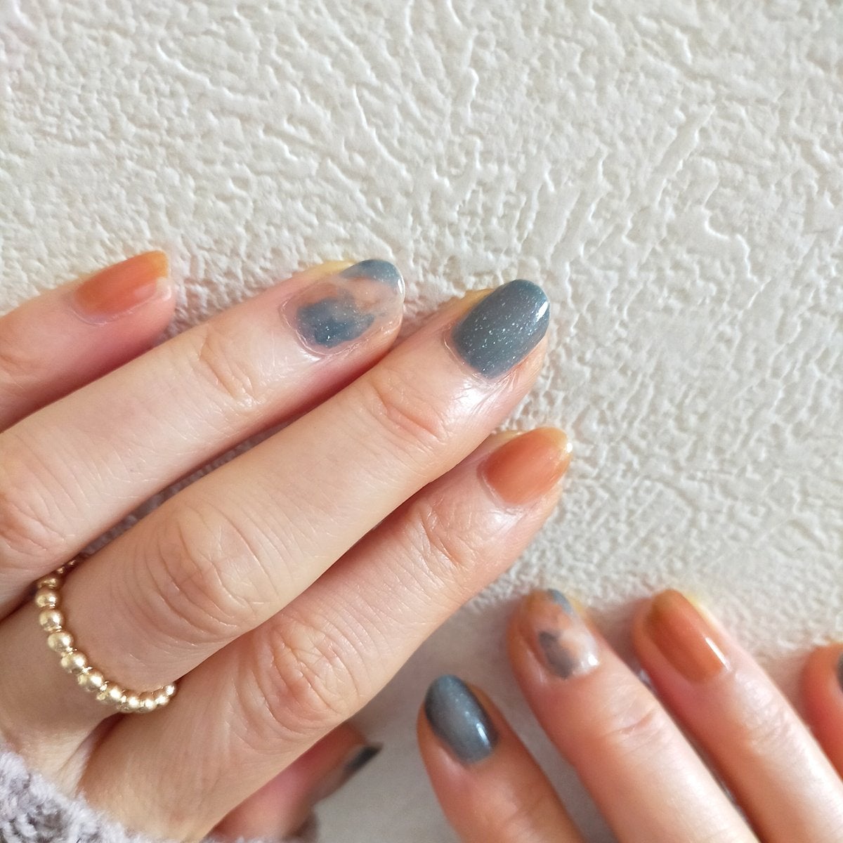 あちゃみん on LIPS 「最近お気に入りな色合わせ茶色味のオレンジ🧡とデニムブルー💙元気..」(3枚目)