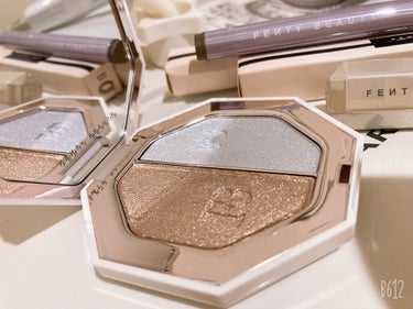 Fenty Beauty
KILLAWATT FOIL FREESTYLE HIGHLIGHTER
SAND CASTLE/MINT'D MOJITO
(METALLIC BRONZE/ METALLI