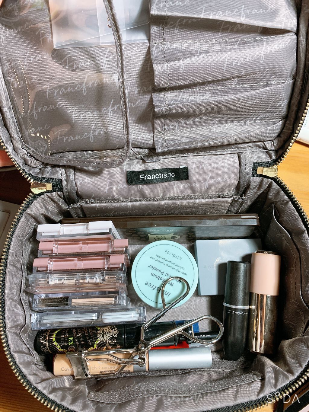 彗 on LIPS 「やっと今までこまめに買ってたものまとめられた…Francfra..」(2枚目)