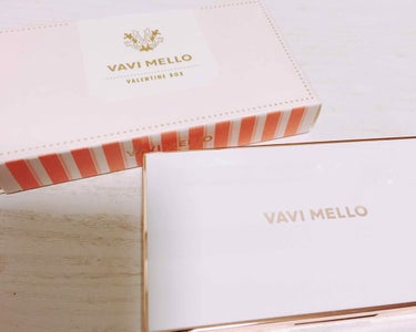 VAVIMELLO バビメロ
バレンタインボックス  ¥2700(税込)

発色が良いと気になっていたバビメロアイシャドウ❤
手に載せてみてもものすごい高発色!!!
12色も入っててマットやラメなどそれ