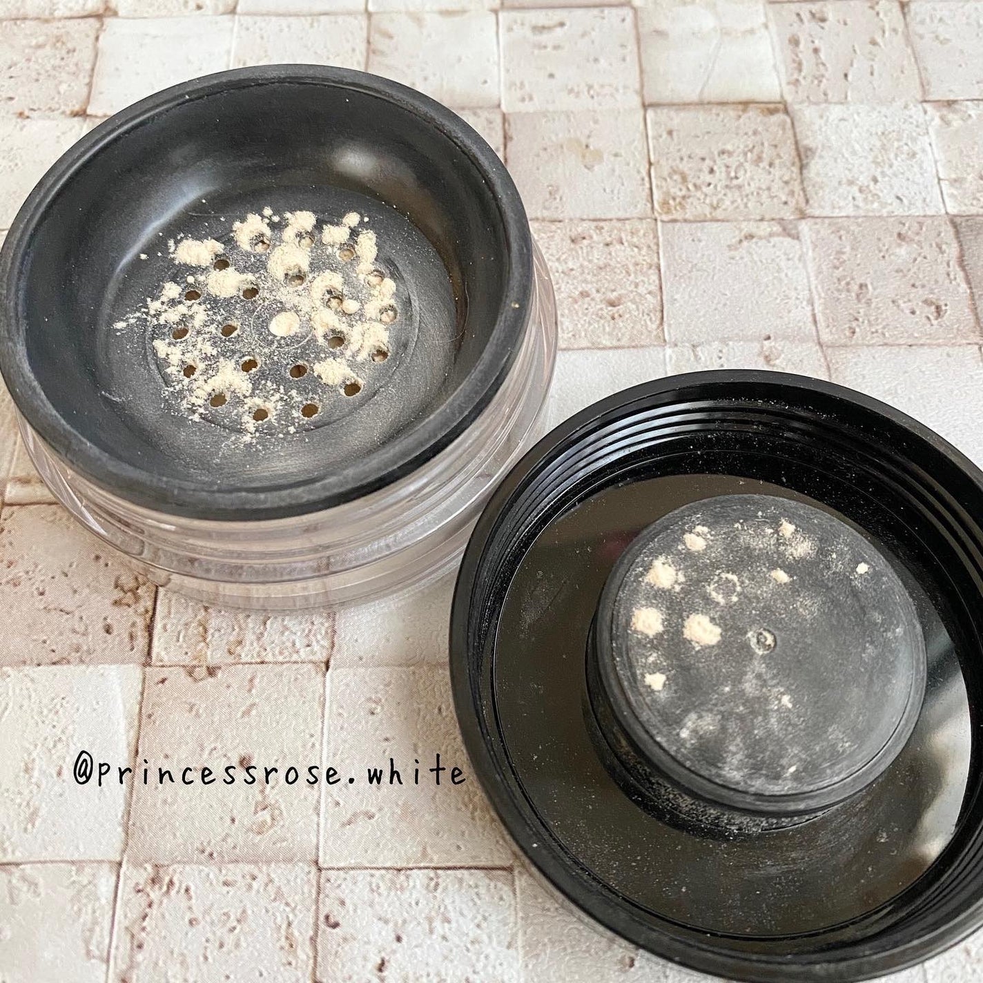 キャントストップ ウォントストップ セッティングパウダー/NYX Professional Makeup/ルースパウダーを使ったクチコミ(3枚目)