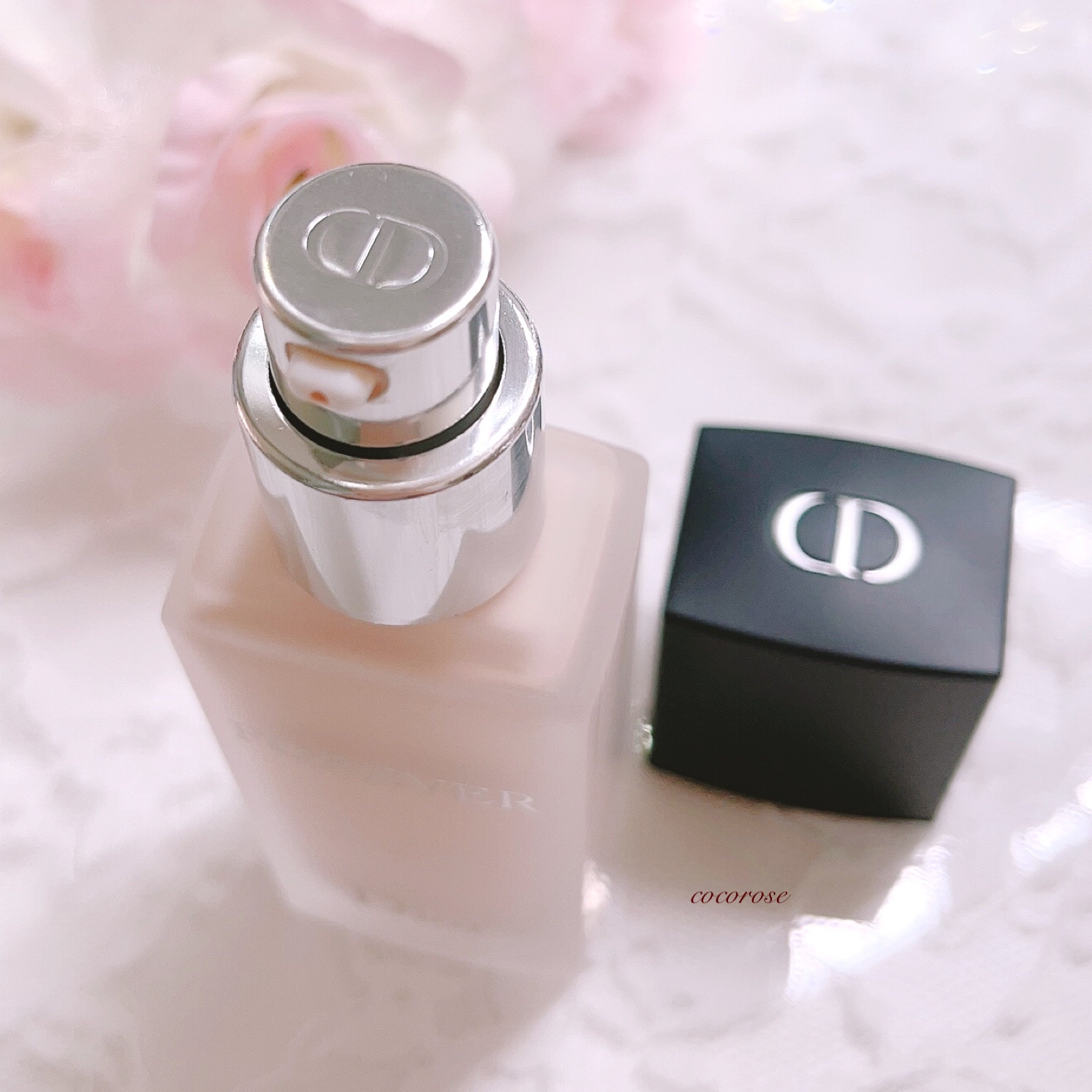 ディオールスキン フォーエヴァー フルイド マット 00ニュートラル/Dior/リキッドファンデーションを使ったクチコミ（2枚目）