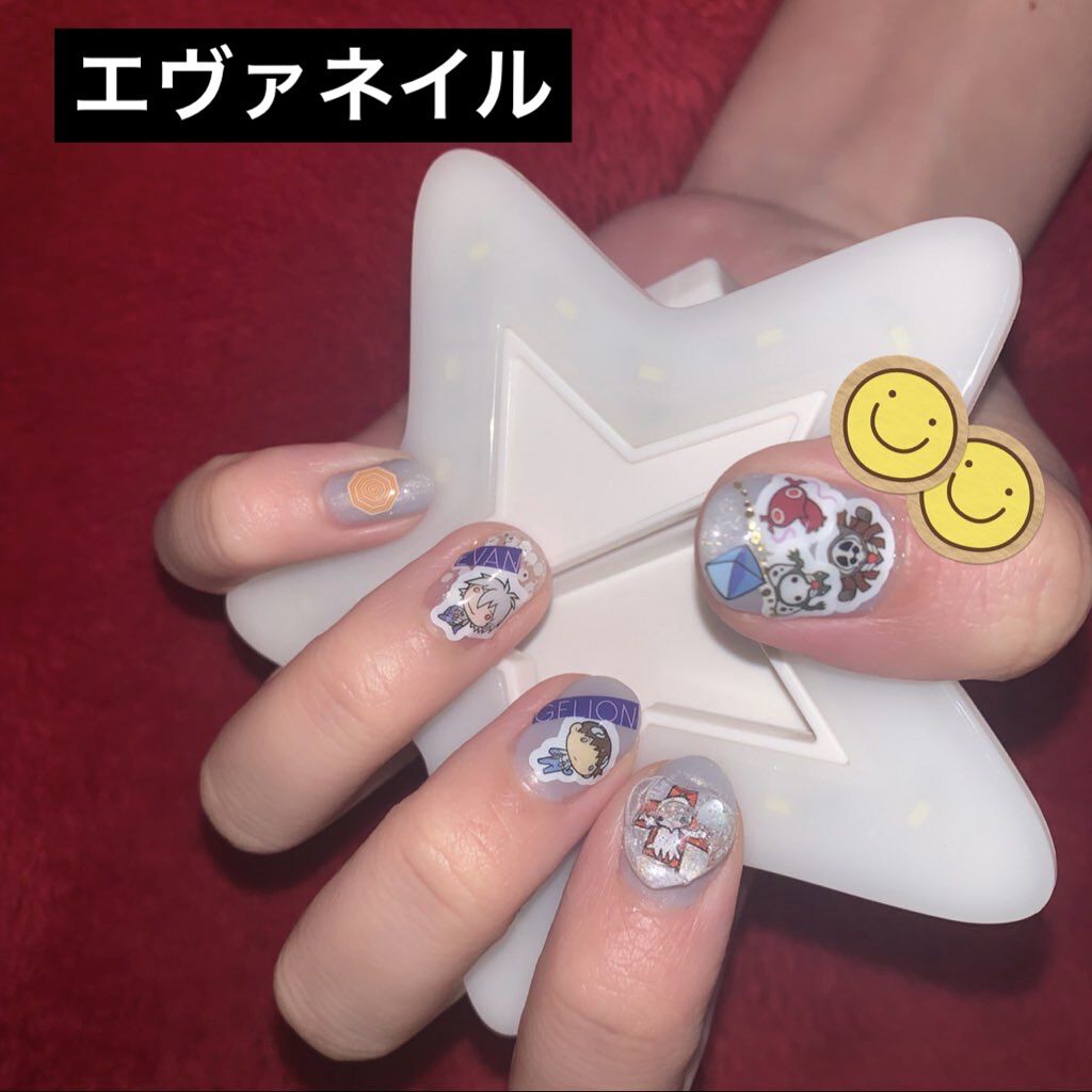 エヴァンゲリオン　ネイル💅
やっと公開しましたね😊
エヴァンゲリオン　シン劇場版私も早速見てきました！
めっちゃ泣いた🥺
本当よかった！出会えて良かった！！

今回は以前付録で付いてきたエヴァのネイルシールを使ったネイルとなります💅