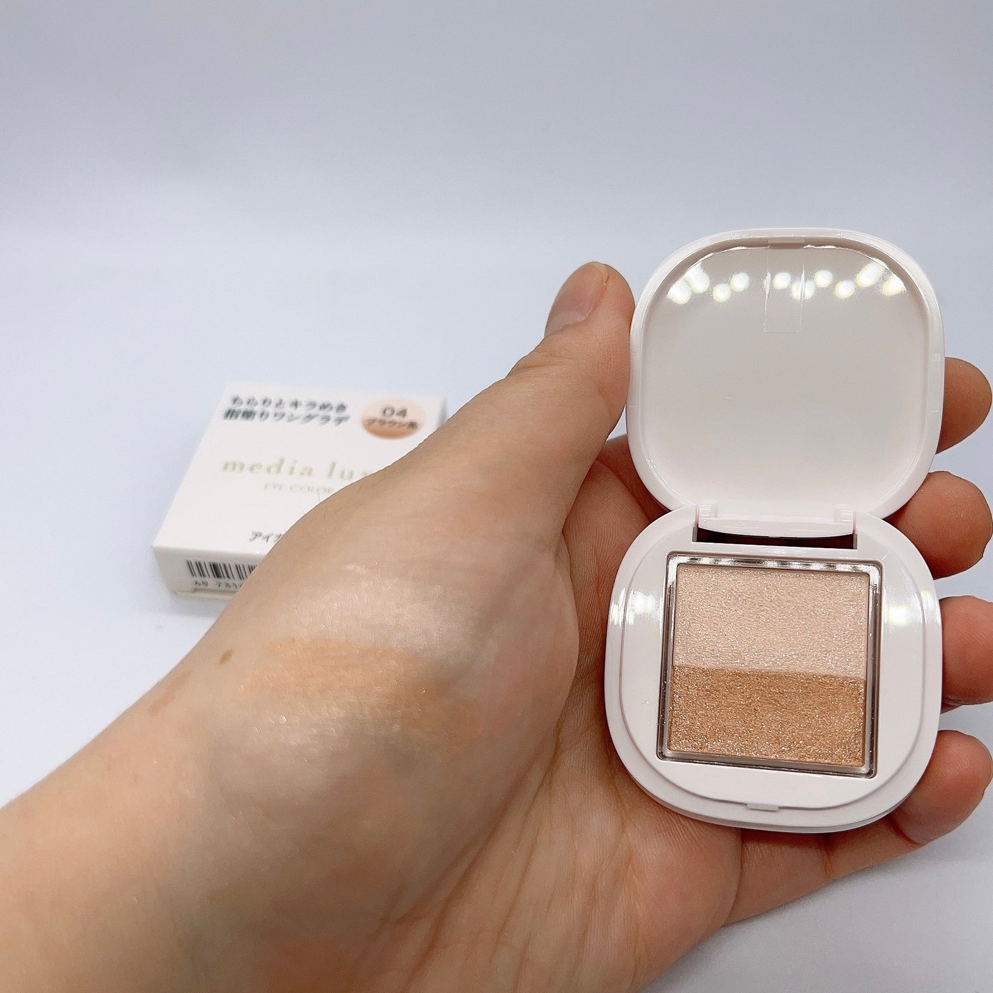 アイカラー/media luxe/アイシャドウパレットを使ったクチコミ(4枚目)