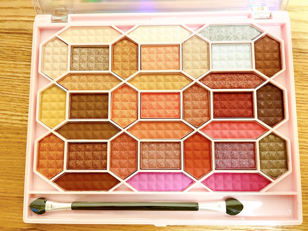 fantastic_blush_qlx on LIPS 「ドンキで見つけた33色500円パレット半分くらいがマットですち..」(2枚目)