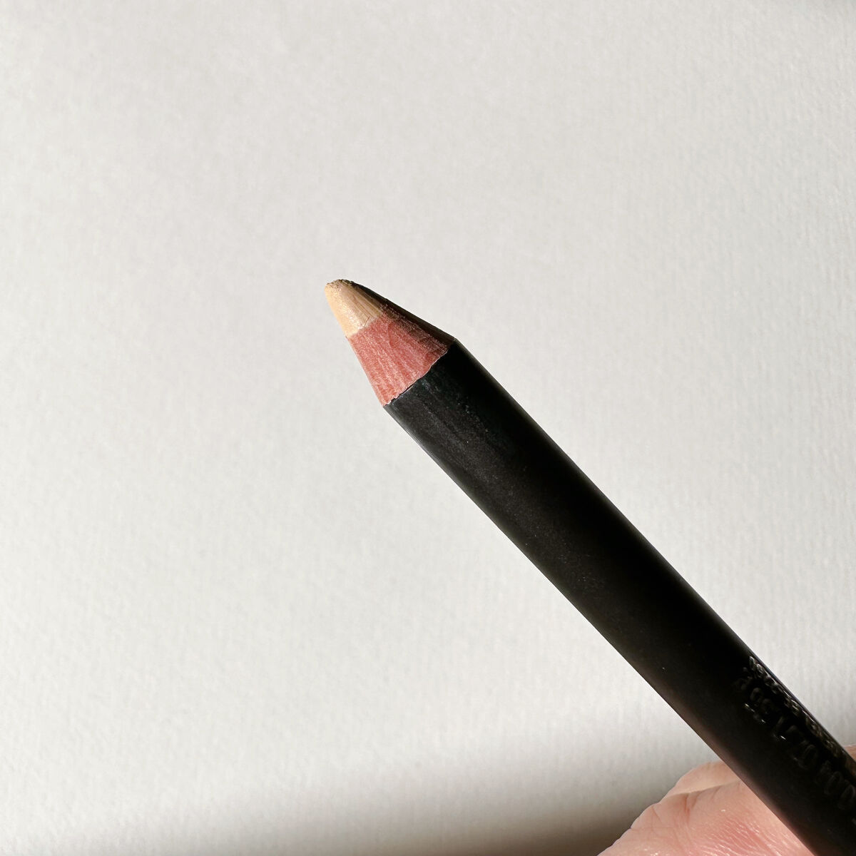 スタジオ クロマグラフィック ペンシル NC15／NW20/M・A・C/ペンシルコンシーラーを使ったクチコミ（2枚目）