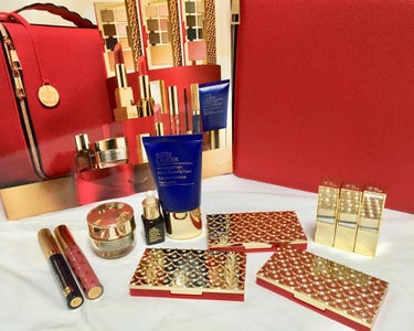 ESTEE LAUDER メークアップ コレクション 2018のクチコミ「エスティローダーのクリスマスコフレ。

ついに買ってしまった！
お値段もそこそこですし、買う前.....」（1枚目）