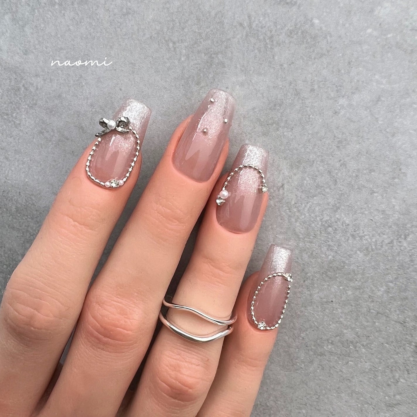 naomi on LIPS 「アリアナハンドだと雰囲気がより伝わるっ💓こちらはハーフハン..」(1枚目)