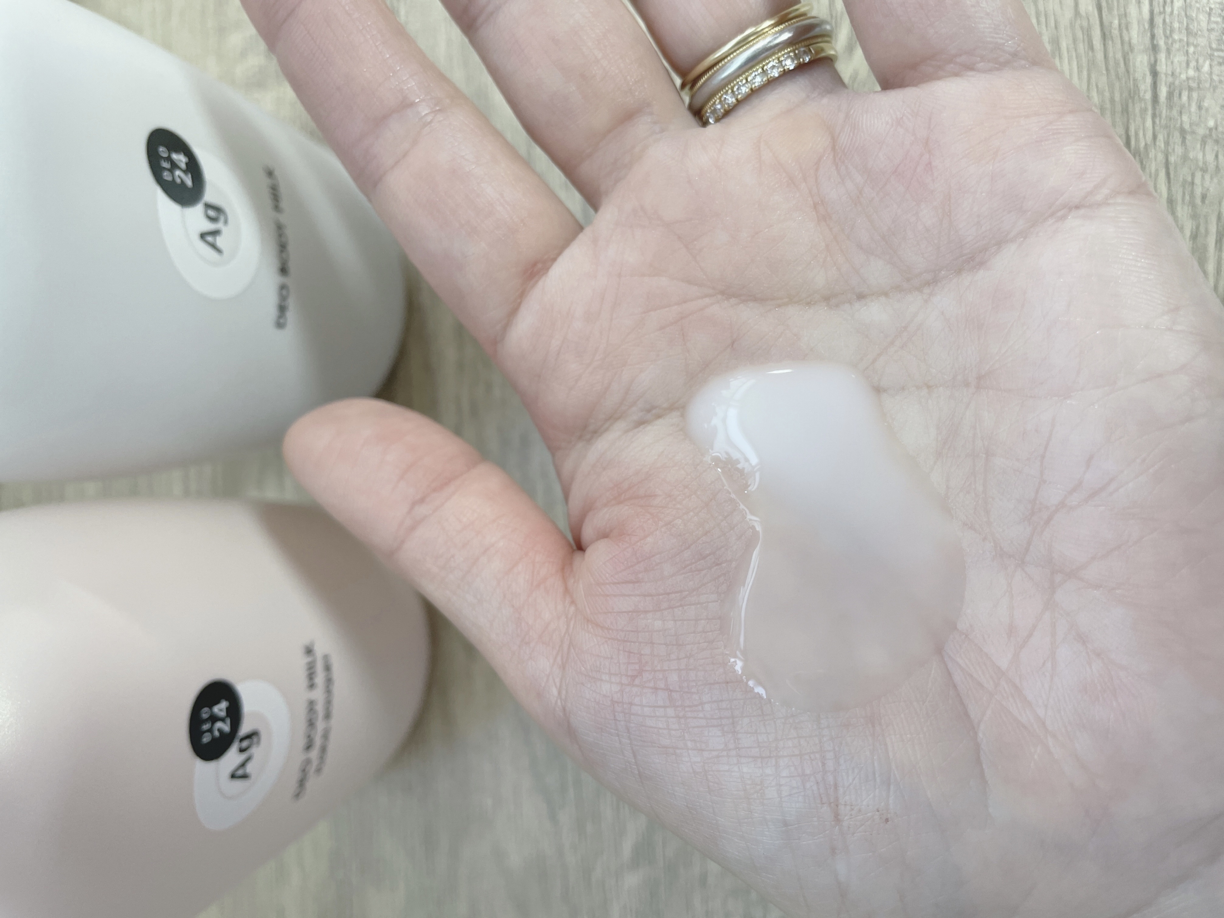 デオドラントボディミルク フローラルブーケ/エージーデオ24/ボディミルクを使ったクチコミ（2枚目）