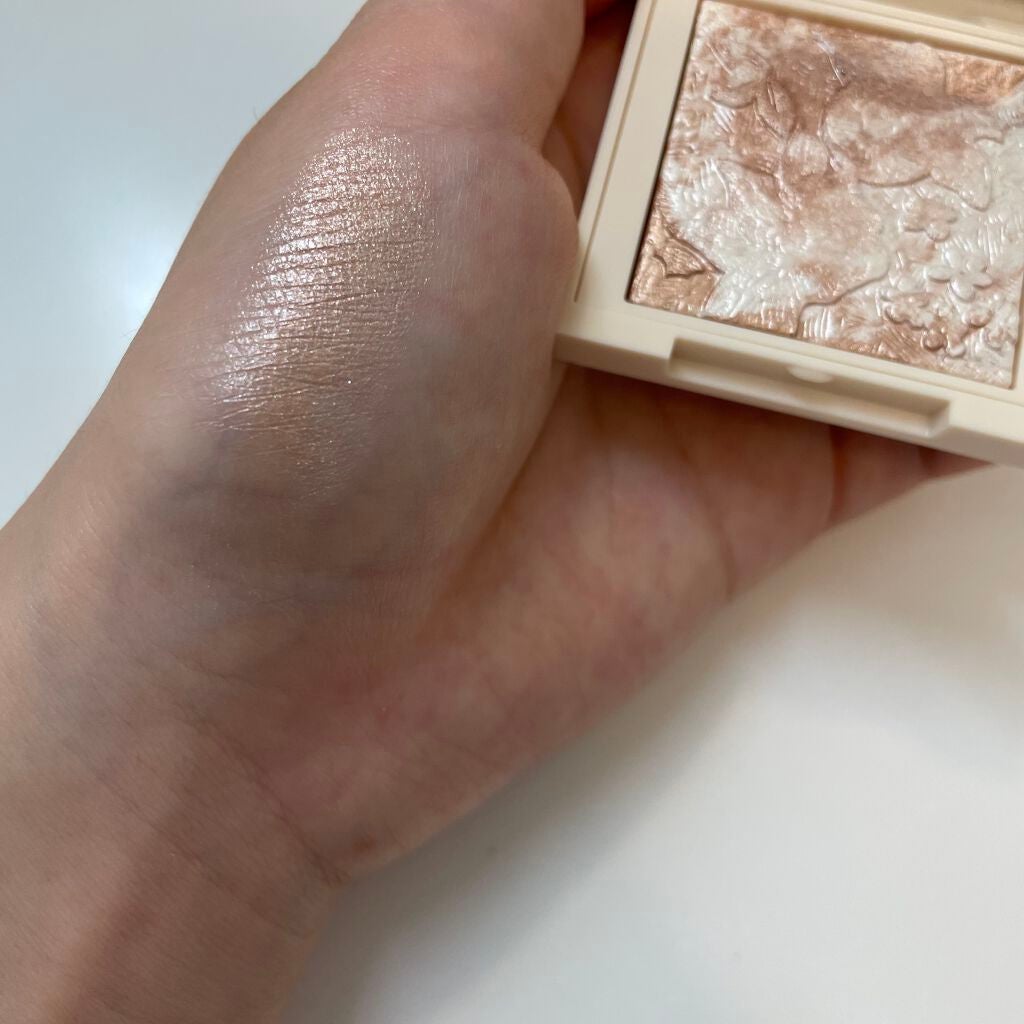 ミニハイライティングパウダー/BOBBI BROWN/パウダーハイライトを使ったクチコミ(3枚目)