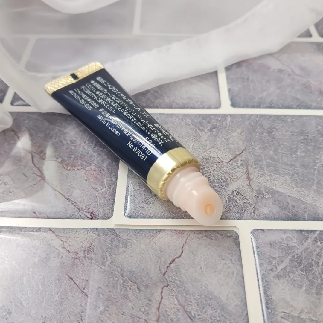 ニベア　ロイヤルブルーリップ　濃密美容ケア/ニベア/リップ美容液を使ったクチコミ（3枚目）