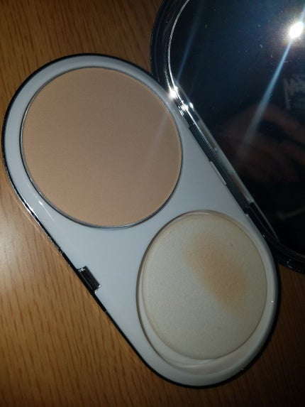 ライトフル C+ SPF 30 ファンデーション/M・A・C/パウダーファンデーションを使ったクチコミ(2枚目)