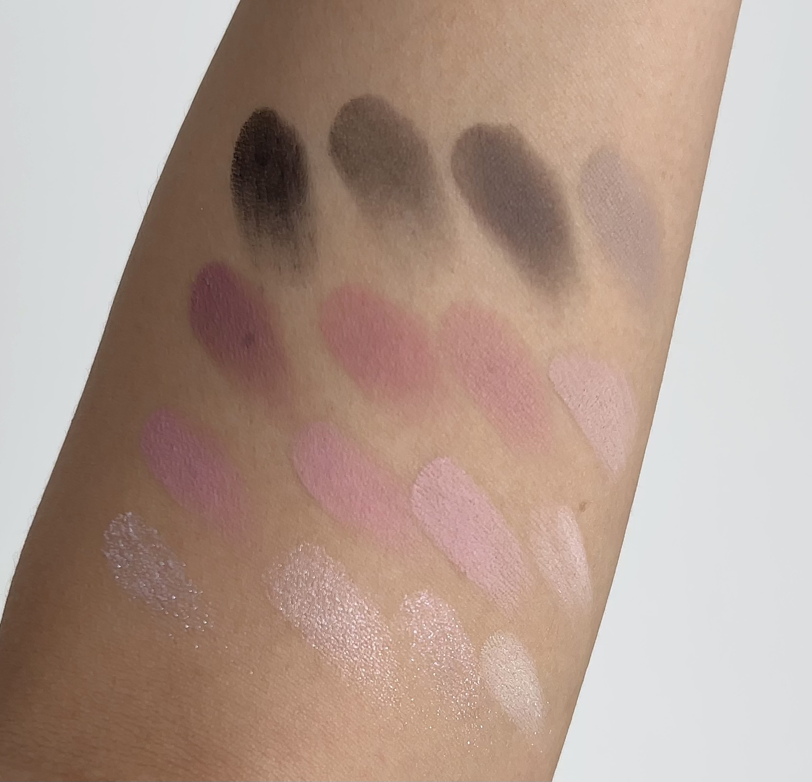 ソフトブラーリングアイパレット/wakemake/アイシャドウパレットを使ったクチコミ（3枚目）