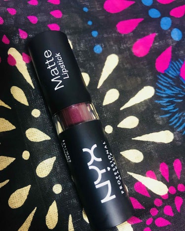 NYX Professional Makeup マット リップスティックのクチコミ「友達からハワイのお土産で
いただきました💗

NYX マットリップスティック💄
MLS32 S.....」（1枚目）