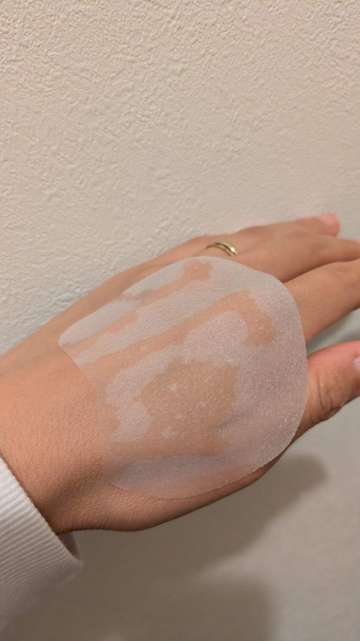 Kaori on LIPS 「まず開けた時の美容液ヒタヒタ感に驚きました。パッドは薄いけど、..」(3枚目)