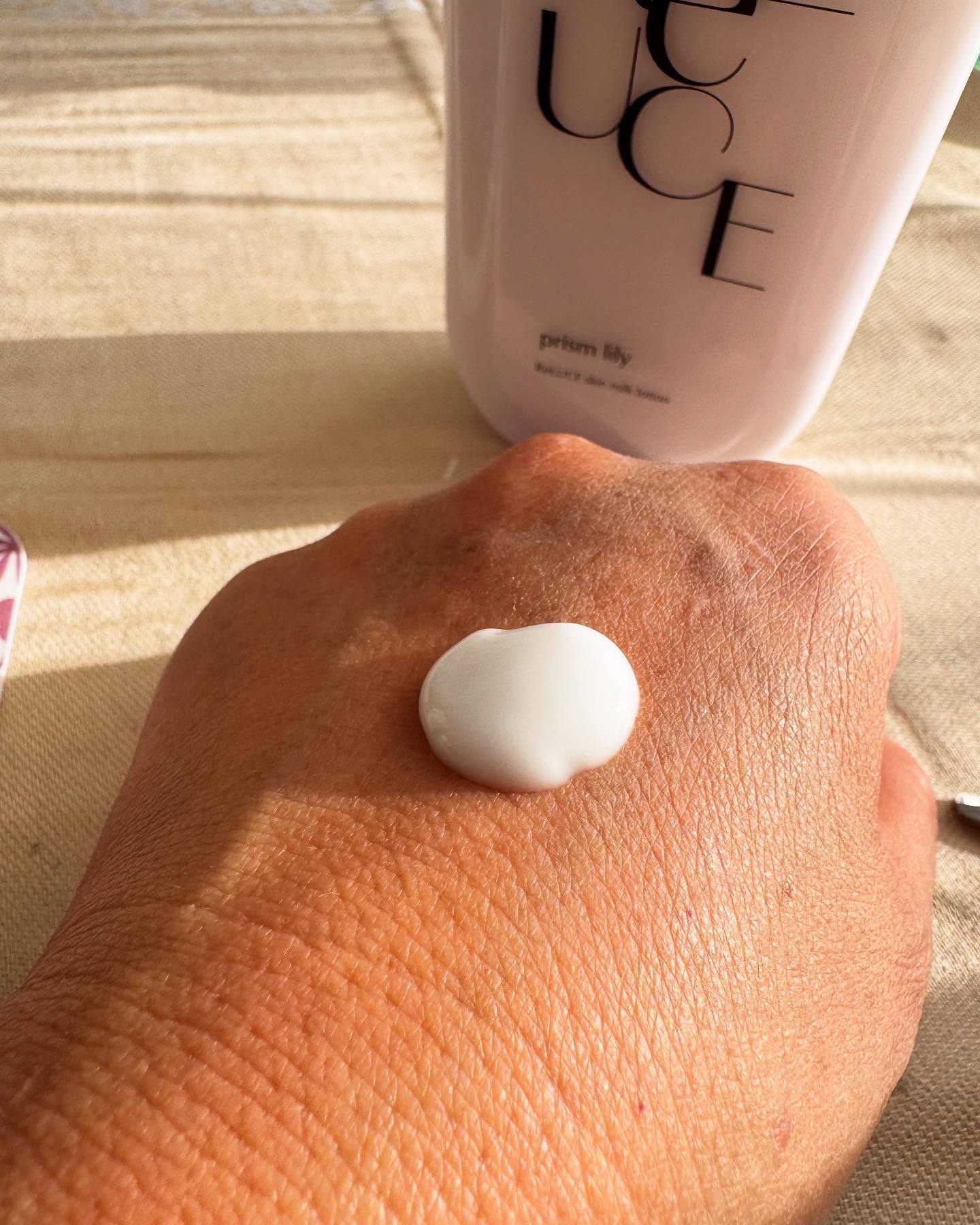 リルーチェスキンミルクローションプリズムリリー/コスメテックスローランド/ボディローションを使ったクチコミ（3枚目）