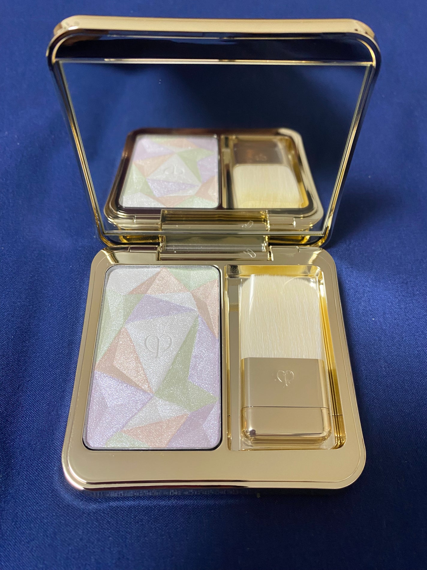 クレ・ド・ポー ボーテ レオスールデクラ/クレ・ド・ポー ボーテ/パウダーハイライトを使ったクチコミ(2枚目)