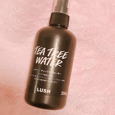 
お久しぶりの投稿になります。
今回はLUSHの
ティーツリーウォーターのレビューです！

ニキビや肌荒れに適してると
こちらの口コミなどで情報を集めて
購入しました٩(๑❛ᴗ❛๑)۶

１週間少し使っ