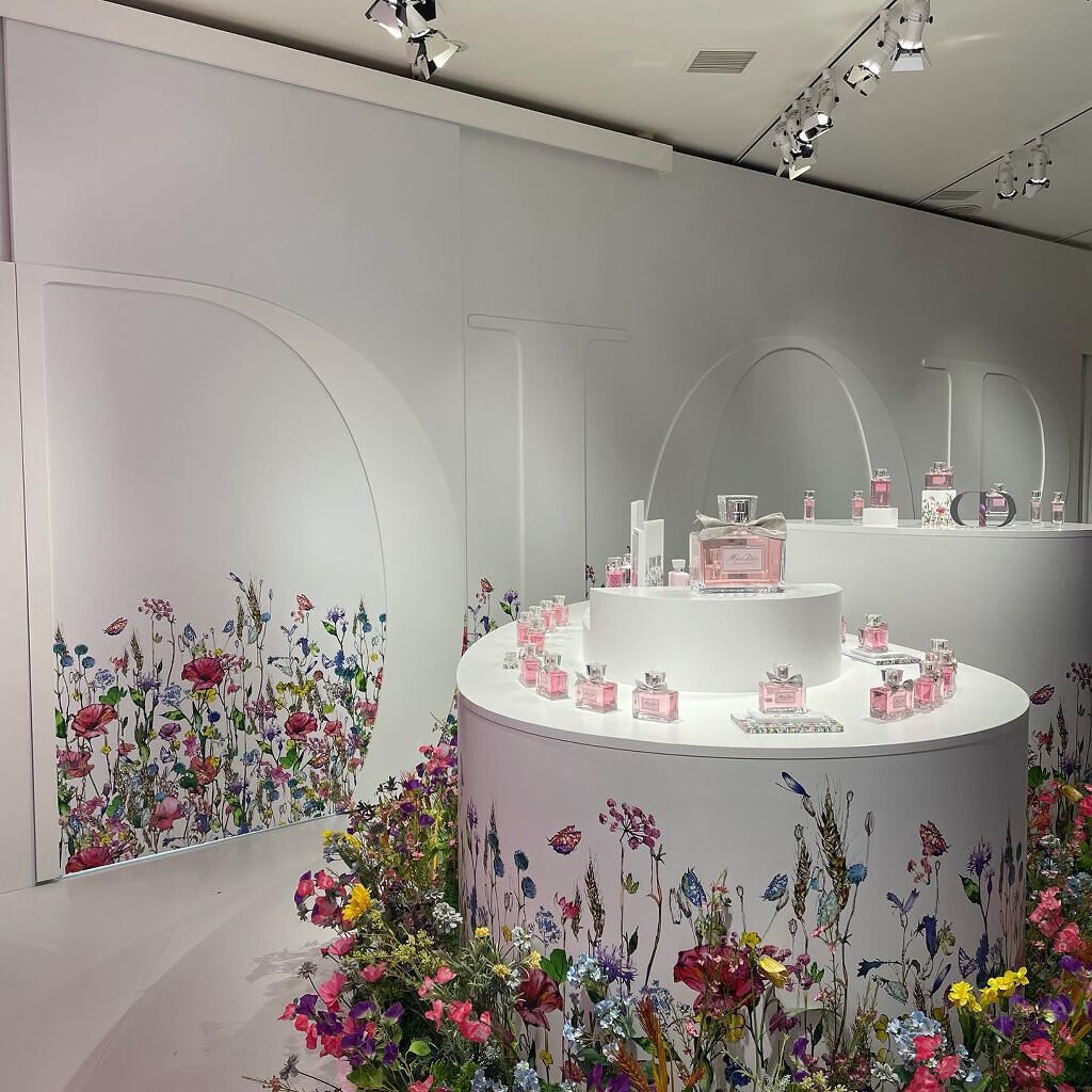 すぅ on LIPS 「ʚ♡ɞ✧*。ディオールDior✧*。ミスディオールアートイベン..」(3枚目)