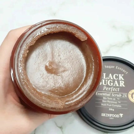 ブラックシュガー パーフェクト エッセンシャル スクラブ2X/SKINFOOD/洗い流すパック・マスクを使ったクチコミ(2枚目)