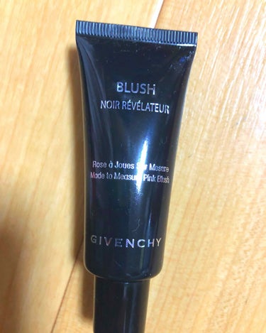 GIVENCHY ブラッシュ・レヴェラトゥールのクチコミ「MY LITTLE BOXに入ってました！
いい香り(✿˘艸˘✿)♡

真っ黒？いや、紫？？
.....」（1枚目）