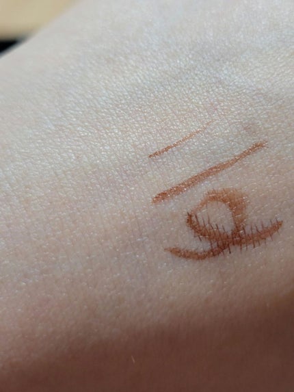 「密着アイライナー」ショート筆リキッド/デジャヴュ/リキッドアイライナーを使ったクチコミ(2枚目)