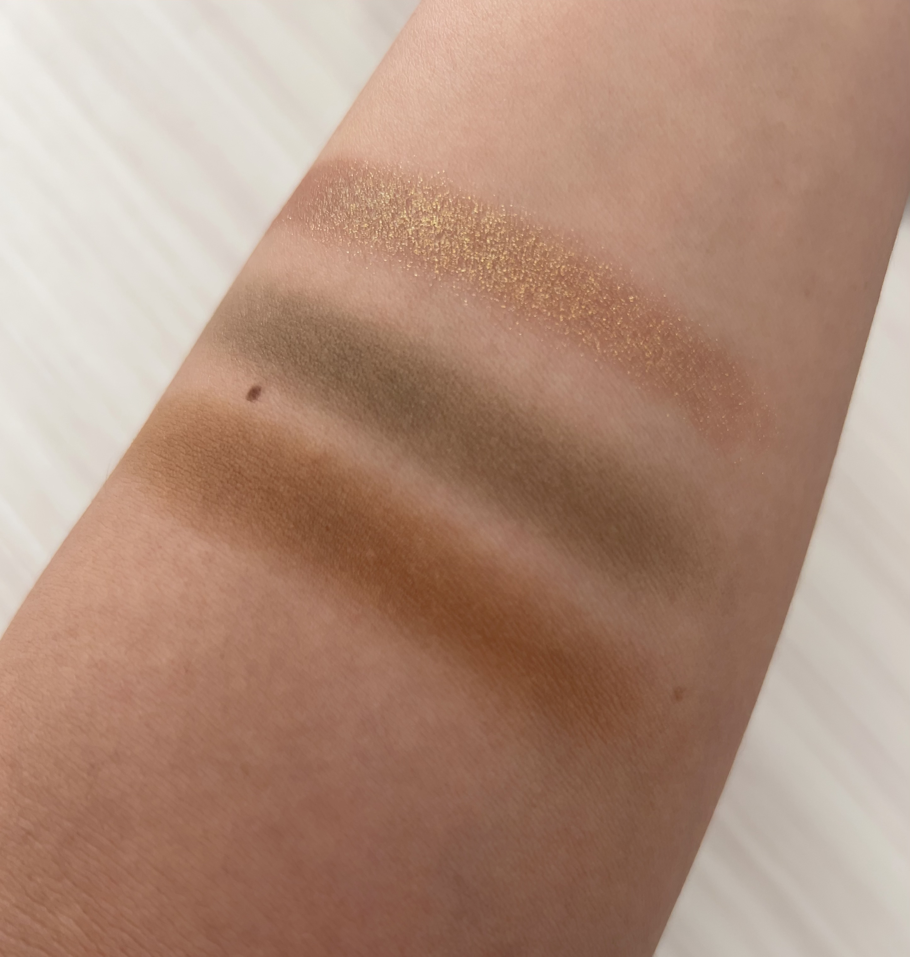 マルチグリッターカラー 17 MANGETSU（マンゲツ）/ENBAN TOKYO/単色アイシャドウを使ったクチコミ（3枚目）