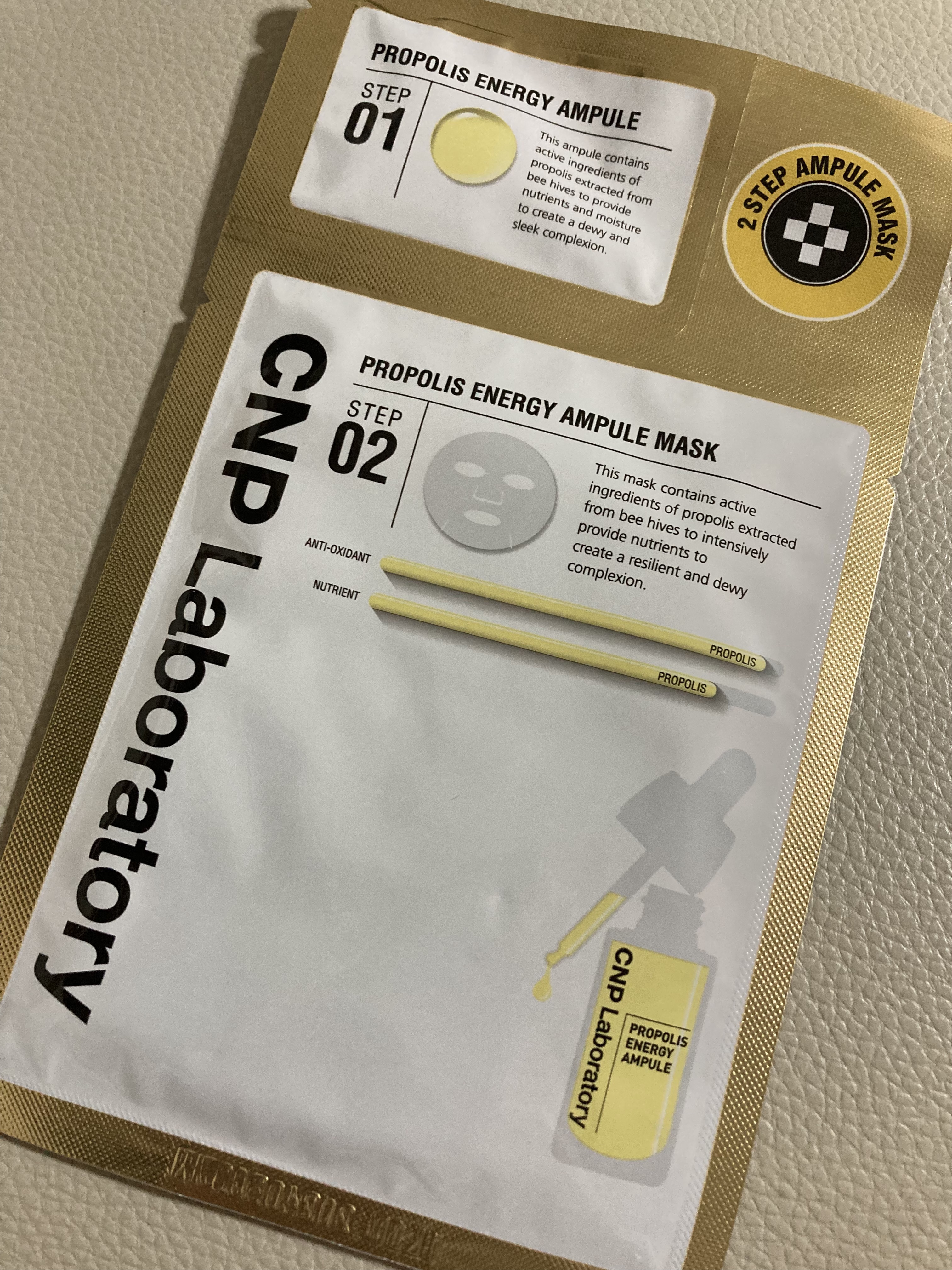 CNP Laboratory
プロポリス エナジーアンプル マスク

使用方法は、
1.洗顔後、STEP1のアンプルを塗る
2.STEP2のパックをして10~15分したらパッティング

という2ステップのフェイスパック。

大事な日の前日に