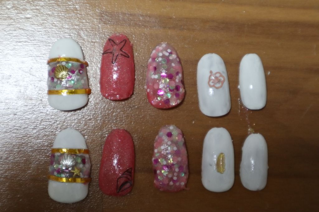 こんにちわ、みぃきぃです😇

今日の紹介＆記録
初挑戦のつけ爪完成👏

使ったマニキュア
CANMAKE  NO9
pa  A36
HOMEIスパンコールネイルポリッショS
(つぶたちぶのしわざ)
100均 Dトップコート

パーツ＆シ