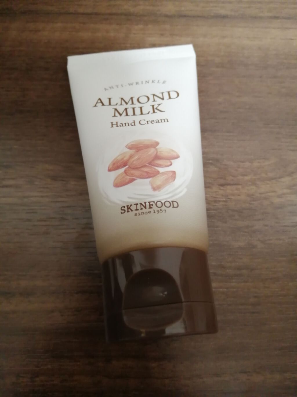 SKINFOOD アーモンドミルク ハンドクリーム