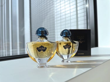 GUERLAIN シャリマー ミレジム イリスのクチコミ「🐝
シャリマー ミレジム イリス
アイリスが主役のミレジム。
 
付けてすぐは爽やかな香りなの.....」（1枚目）