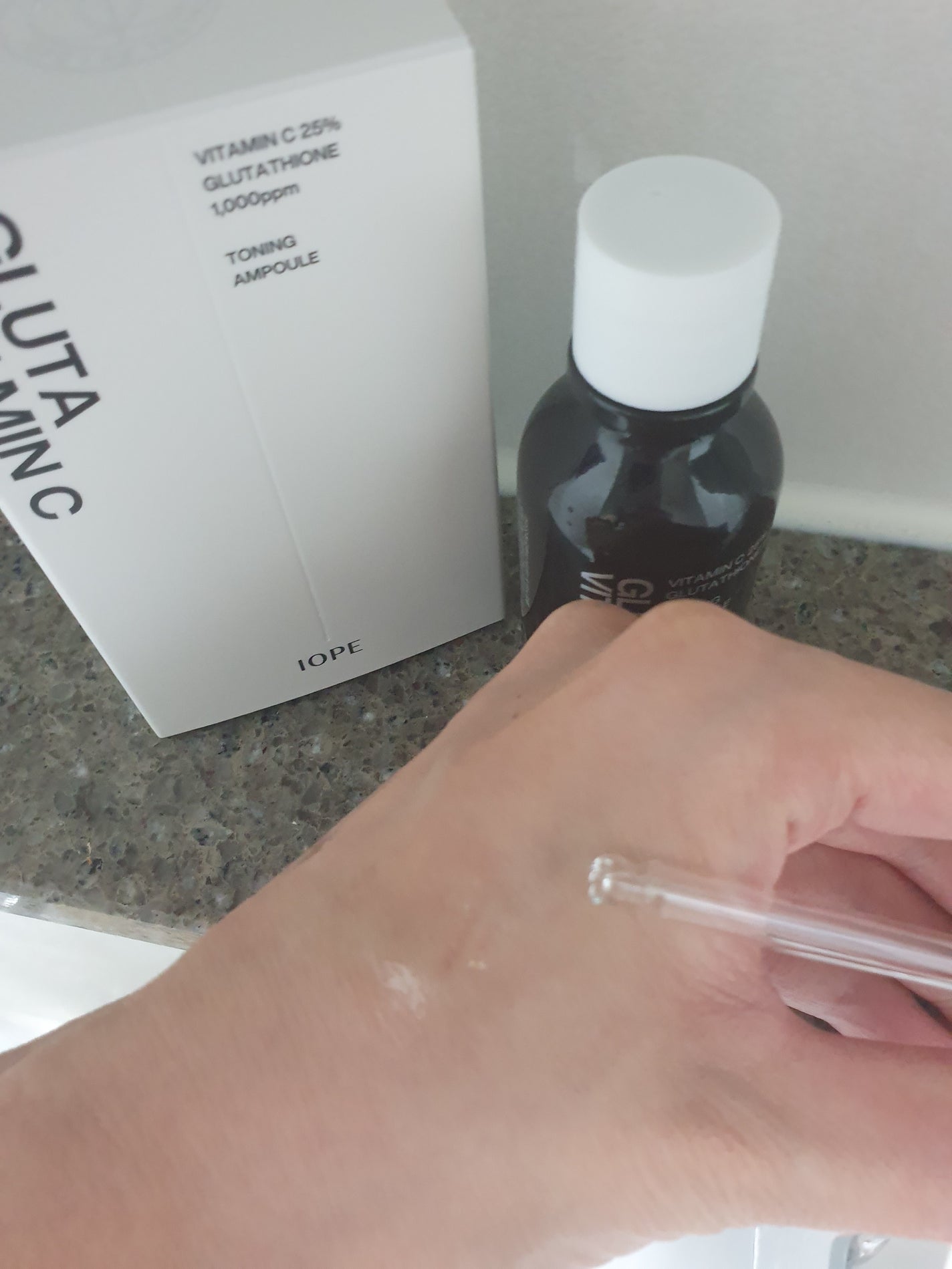 グルタ ビタミンC トーニング アンプル/IOPE/美容液を使ったクチコミ(2枚目)