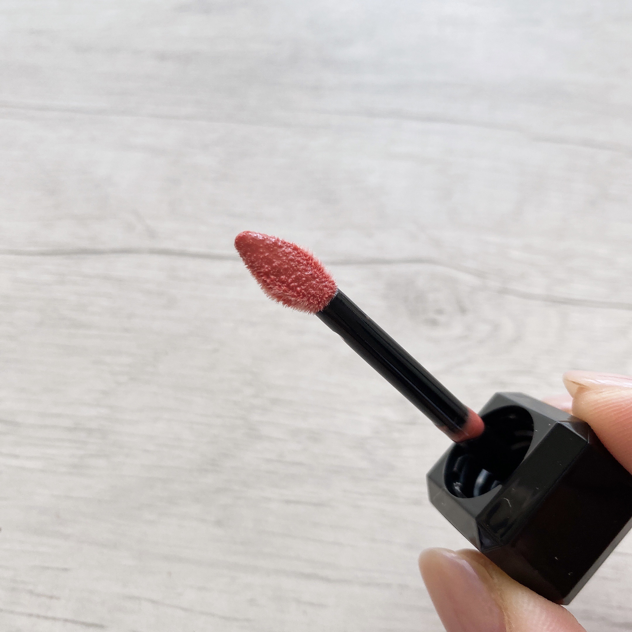 センシュアルスパイシーヌードグロス 422 Lingerie/HERA/リップグロスを使ったクチコミ（3枚目）