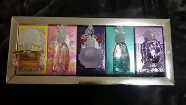 ANNA SUI ミニチュア ポーチコレクションのクチコミ「アナスイのミニ香水でっす！！第一弾！！
色んな種類あって、被ってるの多いけど
どれか1つだけは.....」（3枚目）
