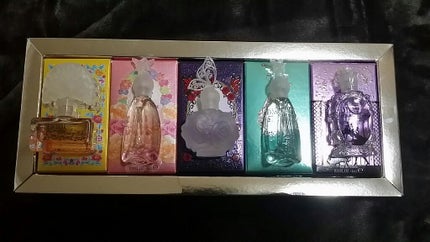 ANNA SUI ミニチュア ポーチコレクションのクチコミ「アナスイのミニ香水でっす!!第一弾!!
色んな種類あって、被ってるの多いけど
どれか1つだけは.....」(3枚目)