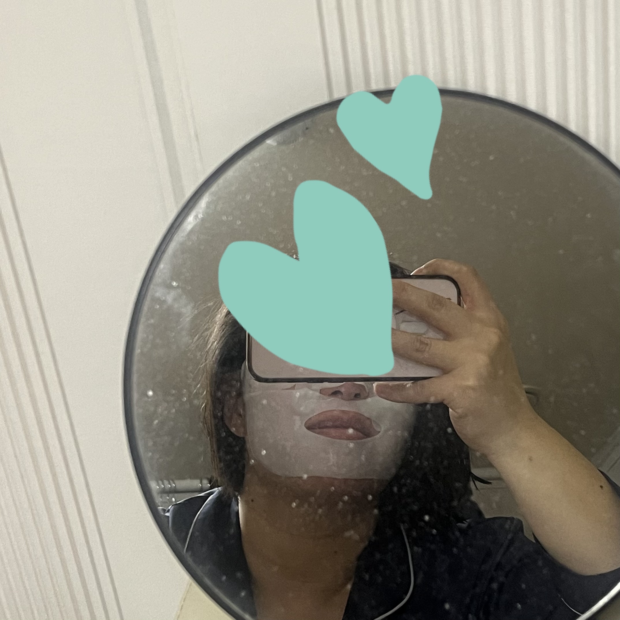 鏡汚いけど…😂
これ、Biodanceさんの緑のマスクです！

最初使った時には、密着力良くないな〜と思ってました！(残念😢だと！)
今回ヘアドライヤーの時には、思ったより良く密着していてて、正直ビックリでした🫢
つけ方が悪かったのか